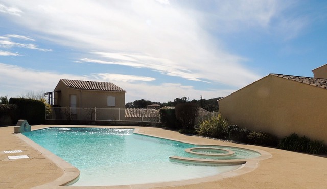 ST AYGULF APARTMENT 2 ROOMS IN GROUND GARDEN SEA VIEW