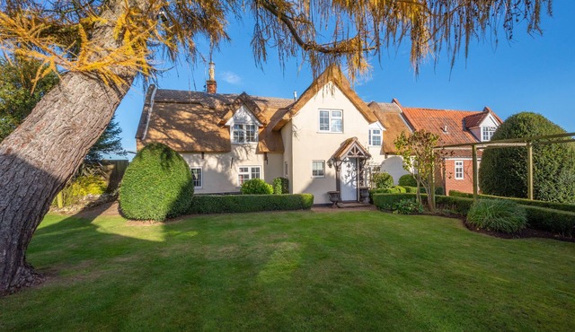 St Benets - Four Bedroom House, Sleeps 8