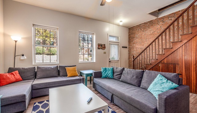 St. Charles 1860's Gem - Sleeps 6!