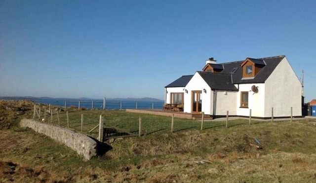 ST CLEMENTS VIEW, pet friendly, luxury holiday cottage in Borrisdale