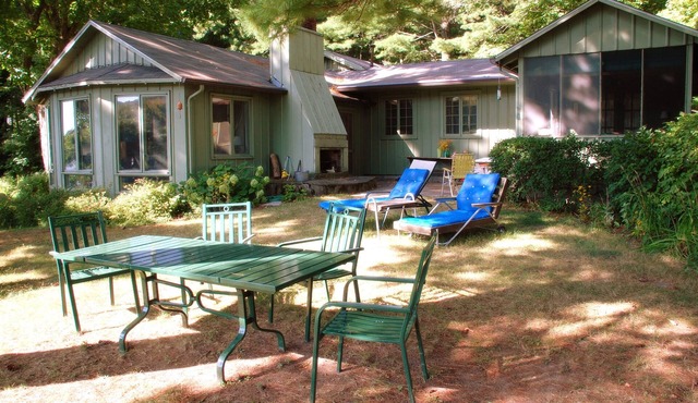 St. Croix River Summer House in Scandia, Waterfront Access & Stunning Views.
