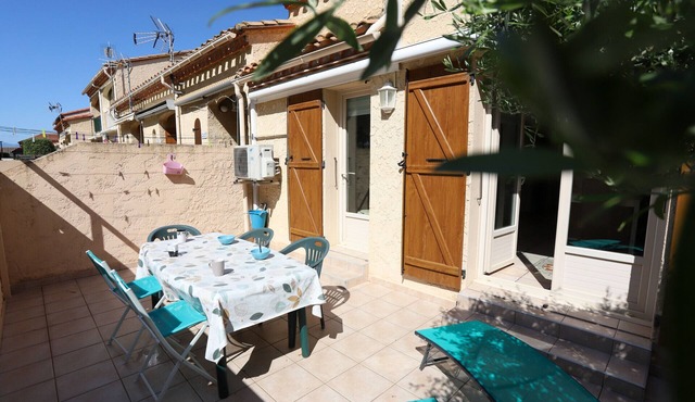 St Cyprien Beautiful 3-room villa with terraces near the beach