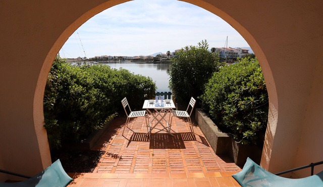 St Cyprien: Live by the water in a charming cocoon