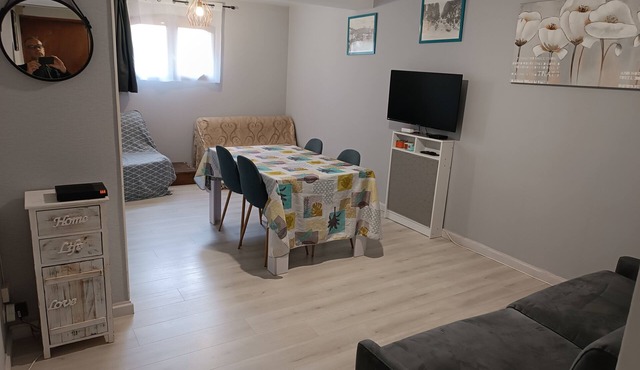 ST CYR/MER, 1-room apartment on the ground floor/31m2 near the beach 1 to 5 p?