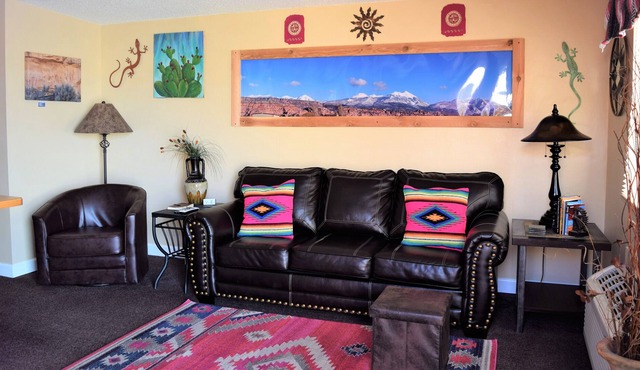 St Dane's Prickly Pear Cabin, close to Arches & Canyonlands National parks
