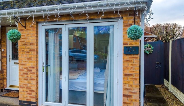 St Davids Lodge - Luxe Retreat with Free Parking