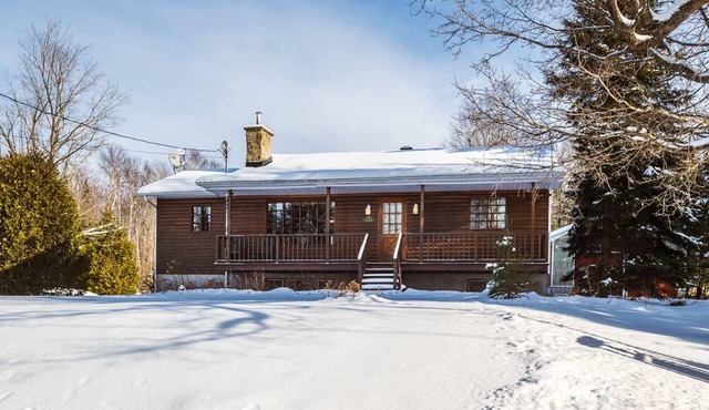 St.-Donat Cottage | Public Lake Access | Game Room | 5BR Chalet | Near Ski Hill