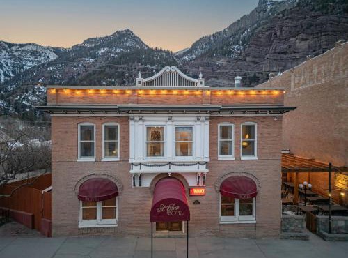 St. Elmo Hotel