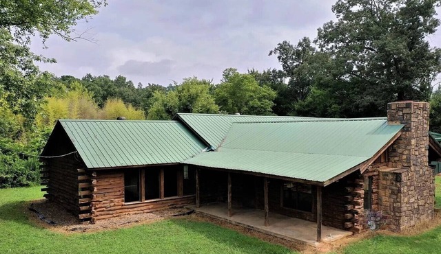 St. Eustace Family Lodge: Cabin adjoining National Forest
