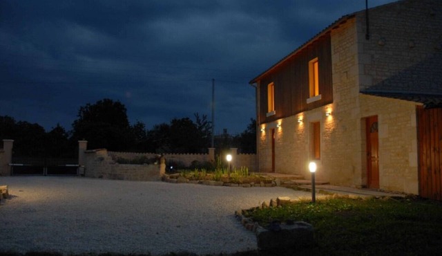 Stylish, 3 bedroom renovated 19th century Barn in the Heart of Venise Vert