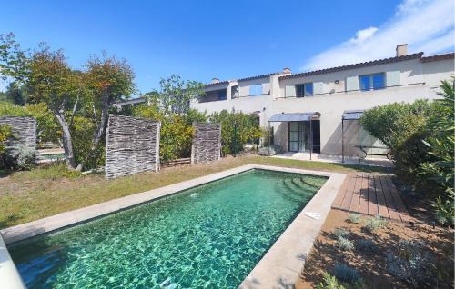 Stunning Home In Saint-Laurent-De-La-Ca