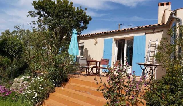 St. Gallen Denis, au calme, 3 bedrooms, with large garden, 50 mètres from the océan.