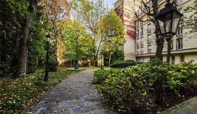 St Germain Garden Apartment-an exclusive luxury rental