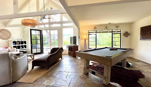 St. Helena home facing Spottswood Vinyard wood & walking distance to downtown