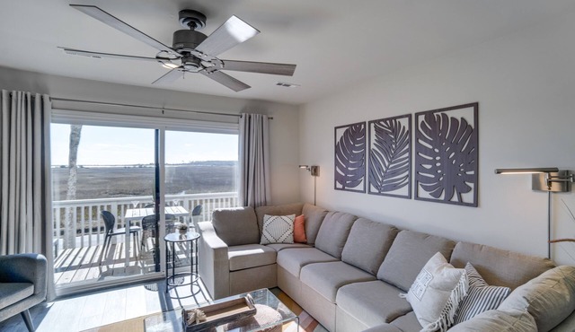 St Helena Island Vacation Rental: Walk to Beach!