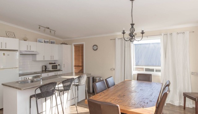 St Helenas - 5 Twynam Street