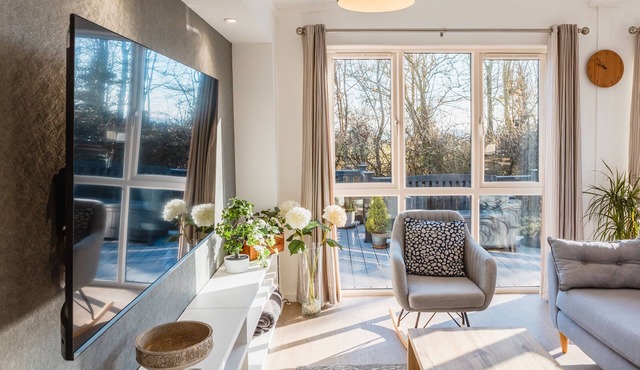 St Helens 2-bed Lodge, Sleeps 4, Pets Ok & Pool