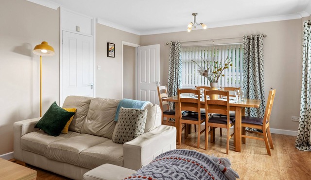 St Helens Apartment 1 - Short Walk to Beach