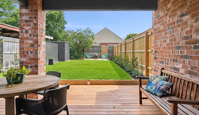 St Helens I Stunning Family Townhouse in Geelong