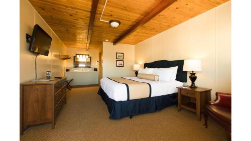 St James A5 - Historic Hotel Room
