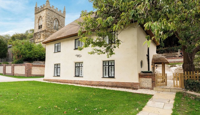 St James Cottage – Luxurious Dorset Escape in Idyllic Milton Abbas