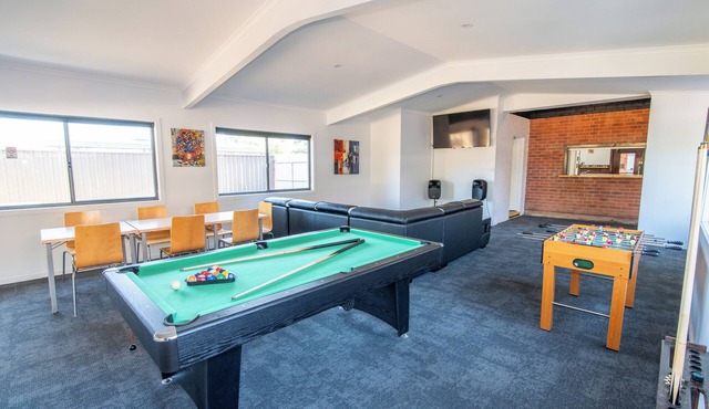 St James Hotel Motel - Affordable Weekly and Monthly Rates, Utilities Included