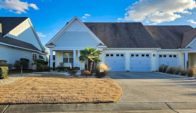 St James quiet home, professionally decorated & near the beach - gas grill & AC