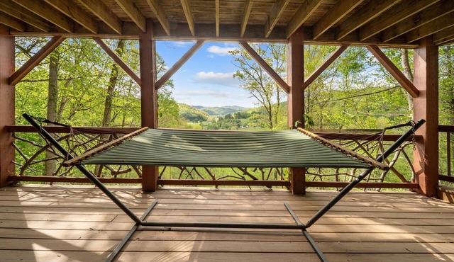 St Johns Ridge - Heart of Valle Crucis - Hot Tub- Firepit - River and Mountain Views