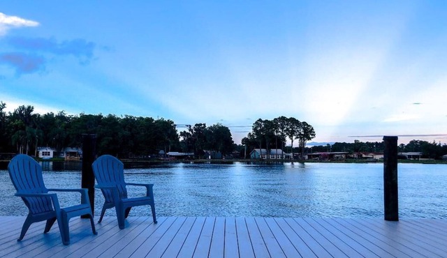 St. Johns RIVERFRONT Key Lime House