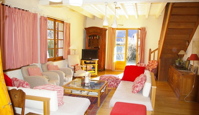 ST-JORIOZ, 150M du Lac, chalet 190m2,jardin , 10pers