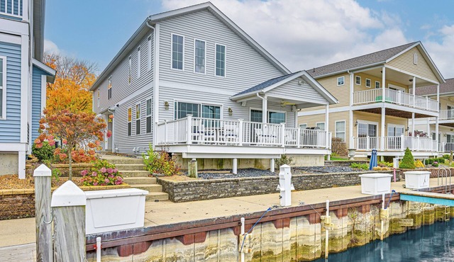 St Joseph River, Lake Michigan Access: Luxury Home
