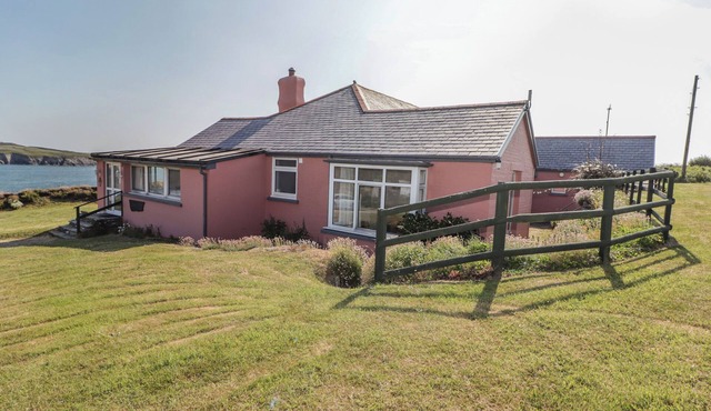 ST JUSTINIANS, pet friendly, character holiday cottage in St Davids