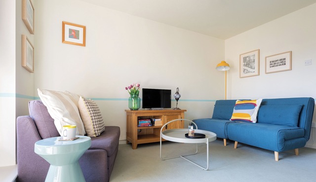 St Katharine Docks | By Tower Bridge | Studio Flat
