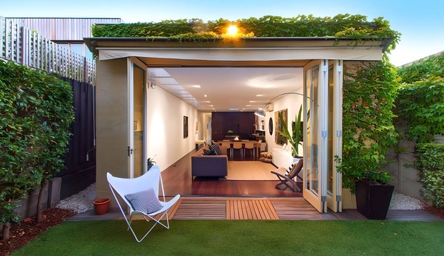 St Kilda Style - Stunning 3 Bedroom House