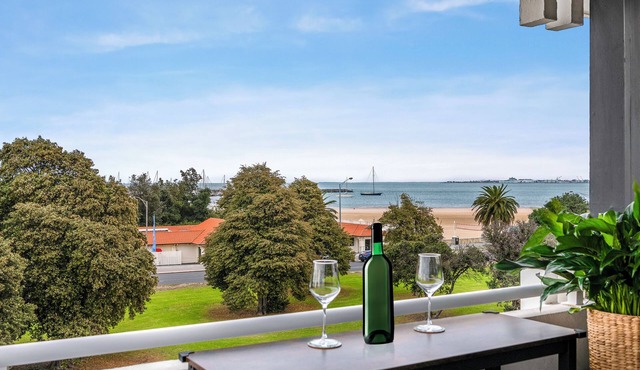 St Kilda West Beachside Bliss Executive Apartment. Amazing water views.