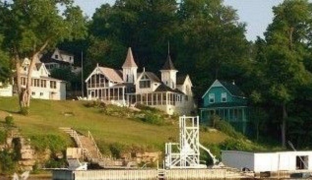 St. Lawrence Cottage - Elizabethtown, Ontario