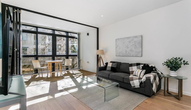 St Leonards- ALBN2 Albany Street - Relaxed Crows Nest Apartment with Winter Garden, Rooftop Cafes Nearb