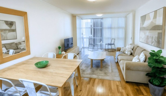 St Leonards - ATCH9 - Atchison Street - Relaxed Central Apartment with Study, Gym Secure Parking
