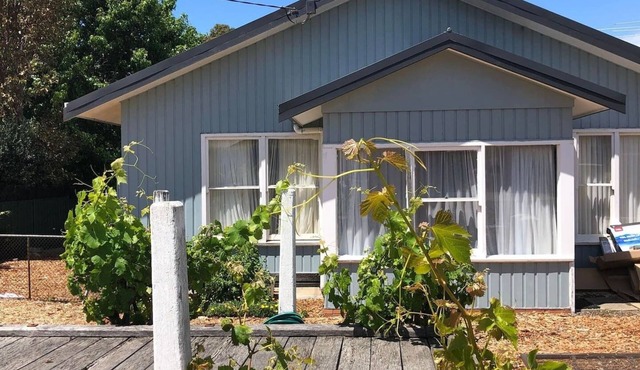 St. Leonards Pier Beach House -5 min walk to the beach