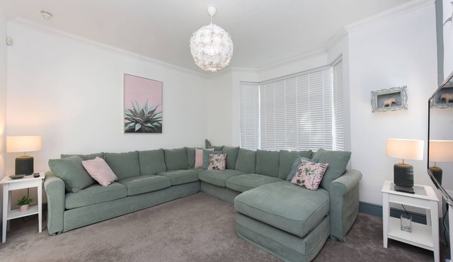 St Malo House - a house that sleeps 6 guests in 3 bedrooms