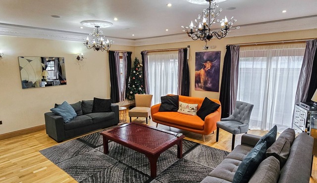 St Martins 12 Bedroom House - Tranent