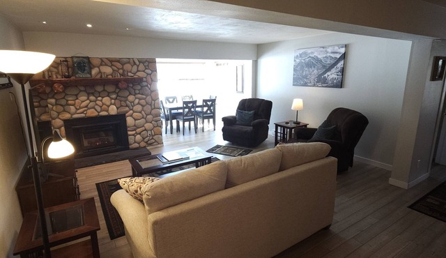 St. Mary's Landing 950 sq ft 2 bedroom condo. At 10,000 feet!