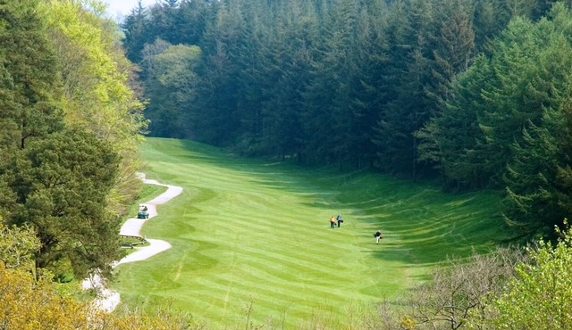 St Mellion Stunning 2 B/R home - Free St Mellion Golf, lovely views, pool/gym