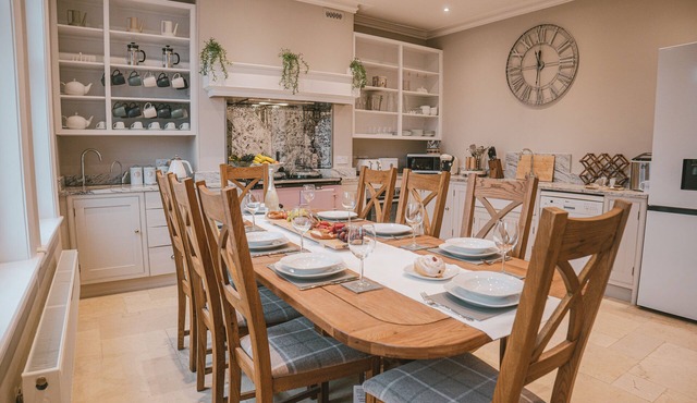 St. Michael's Town House - Elegant and Large home in the Heart of Gloucester