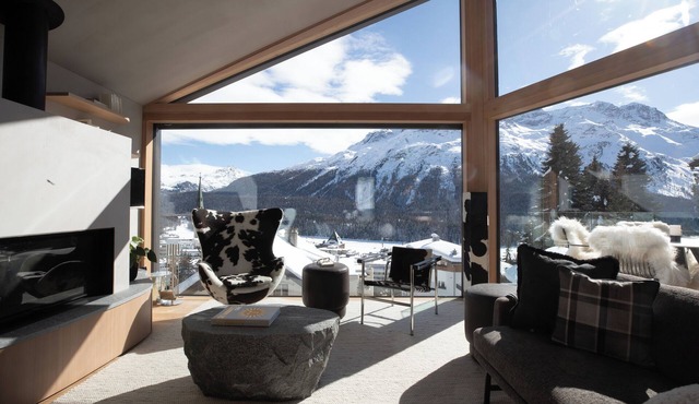 (St Moritz)Villa Volt 4 Suites +Pool+Spa+Gym (Bitcoin powered)