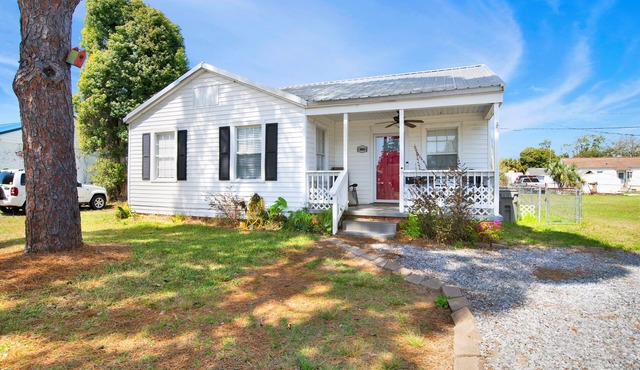 St-Navy Point Cottage