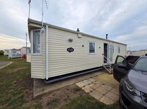 St Osyth, Clacton-on-sea, Cozy Beach side Caravan, Wifi, Tea and Coffee, Parking included