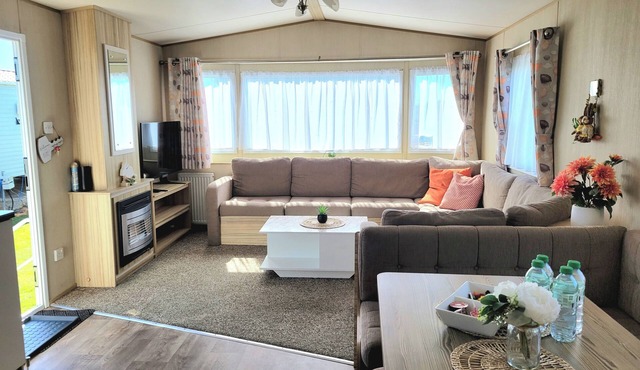 St Osyth- Sleeps8-freeparking-wifi-holidaypark