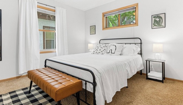 St Paul 6BR | 2 Kitchens + Game Room