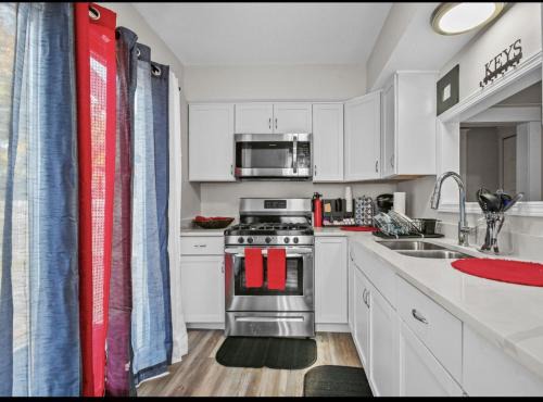 St Paul Fry Street Den Suite#1